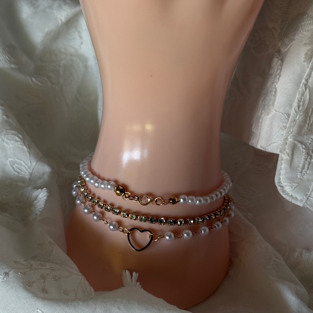 Gold Heart & Pearl Beaded Bracelet | Dainty Romantic Jewelry - Picture 4 of 6